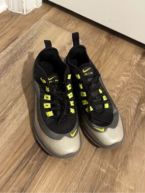 Nike Youth Black and Neon Green Air Max Axis Sneakers